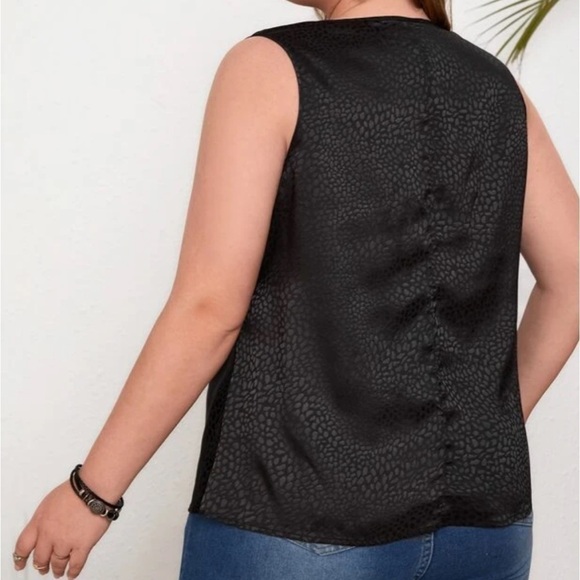 3 great staple work career tops- black,cream and leopard. Size  XL/ 1X
like new - Picture 8 of 14